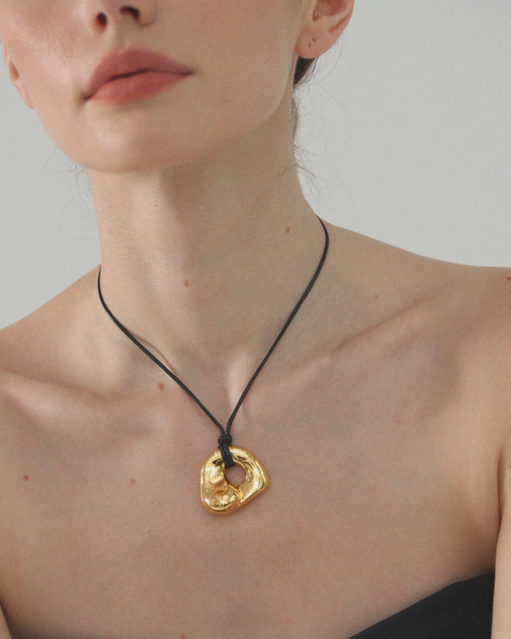 'ALEXANDRE Pendant Necklace - Gold'